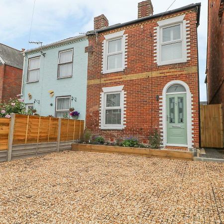 Number 7 Vila Lymington Exterior foto