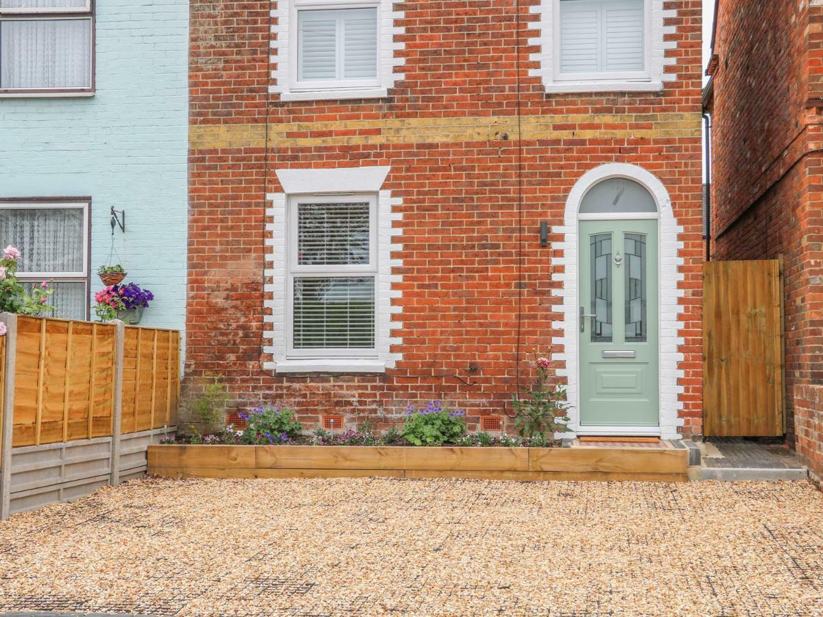 Number 7 Vila Lymington Exterior foto