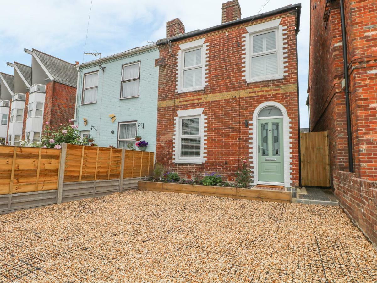 Number 7 Vila Lymington Exterior foto